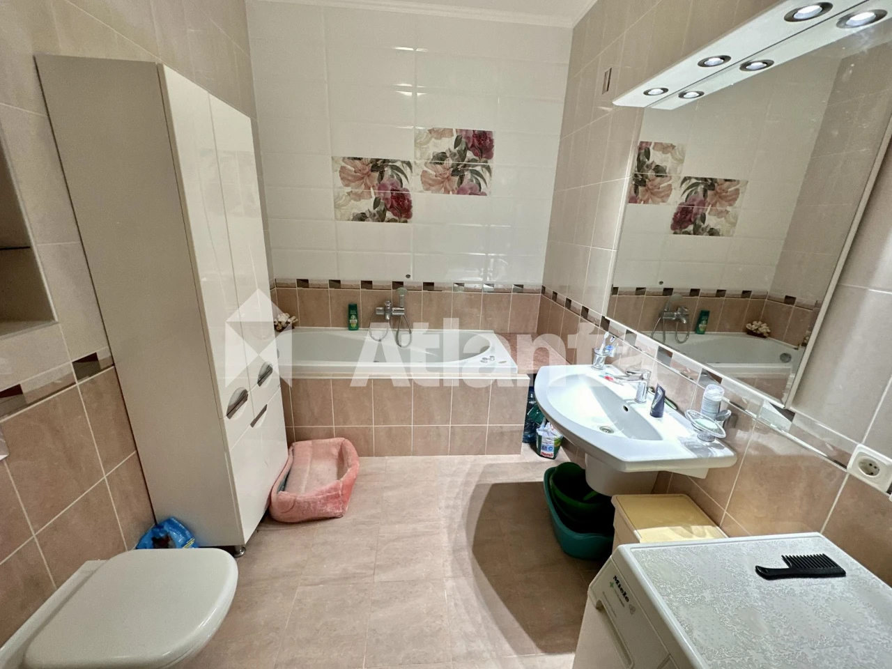 4-room apartment for a family in a brick house Levanesky/Kaminina
