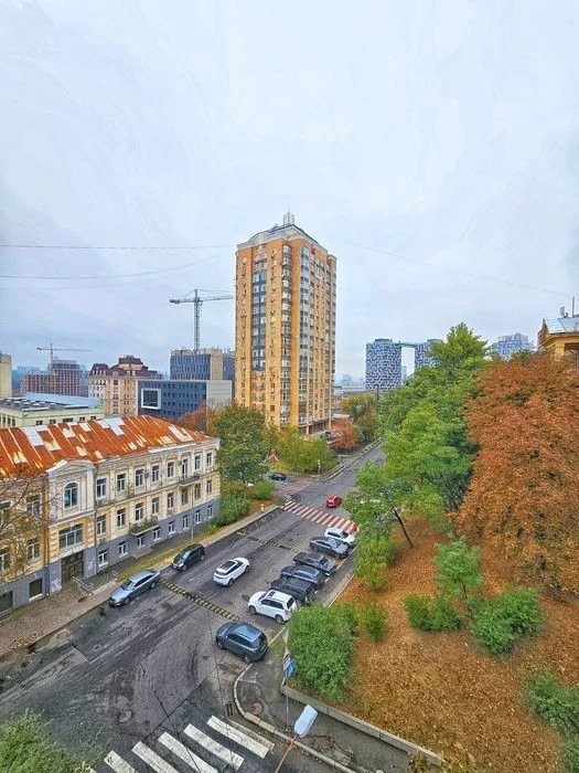 Однокімнатна на Печерську