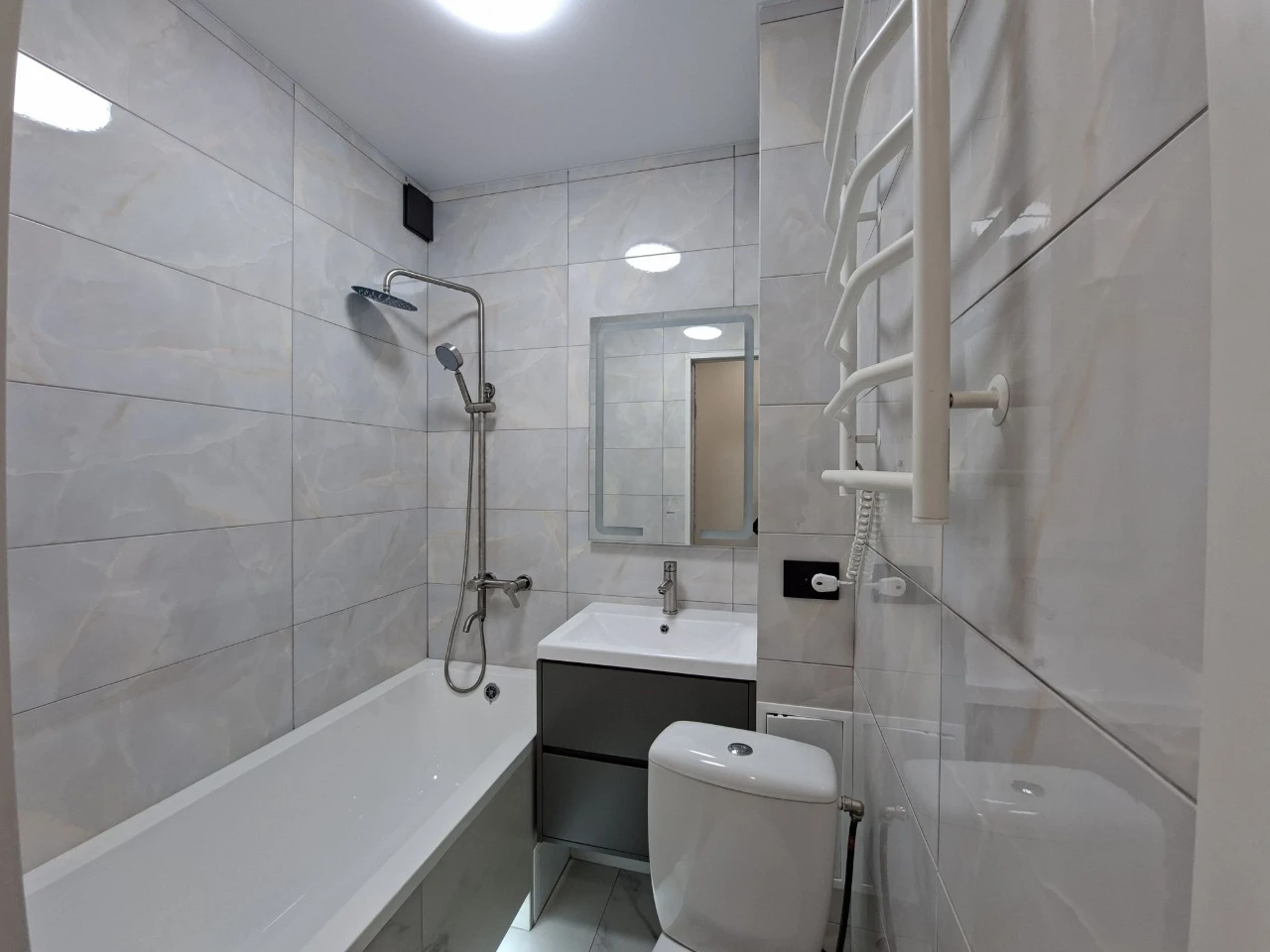 For Sale: 2-bedroom apartment on the 3rd floor.