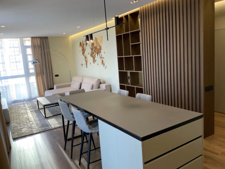 Rent 2-bedroom apartment with 3kW inverter in "Franz Quart 2", John