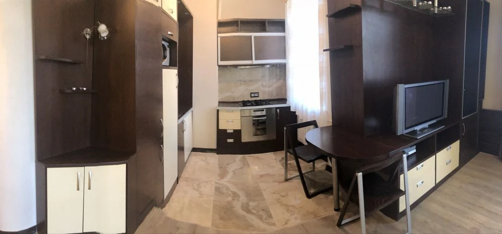 2 Center Antonovicha 25