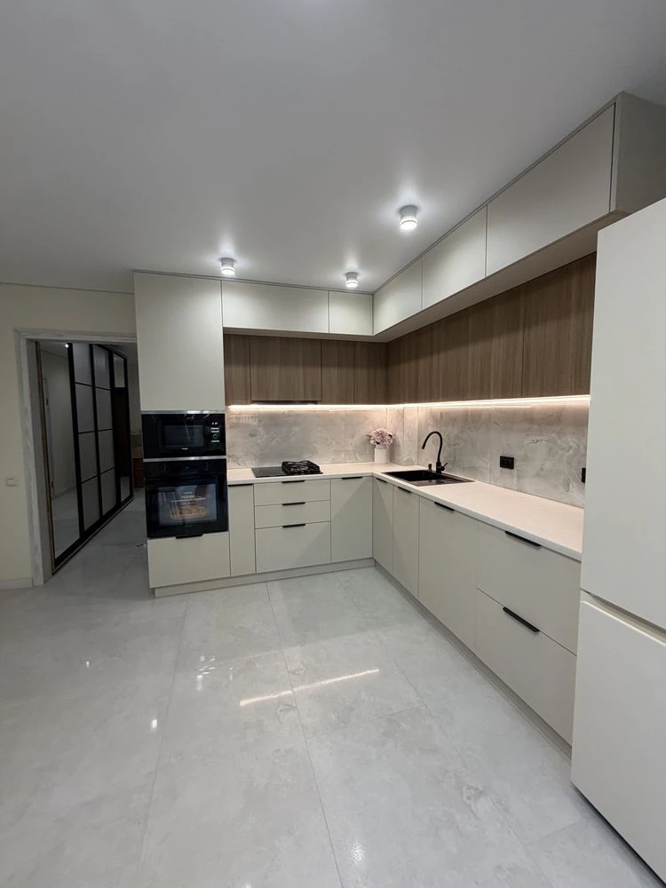 I am selling a townhouse with renovation, furniture and appliances in Vinnytsia