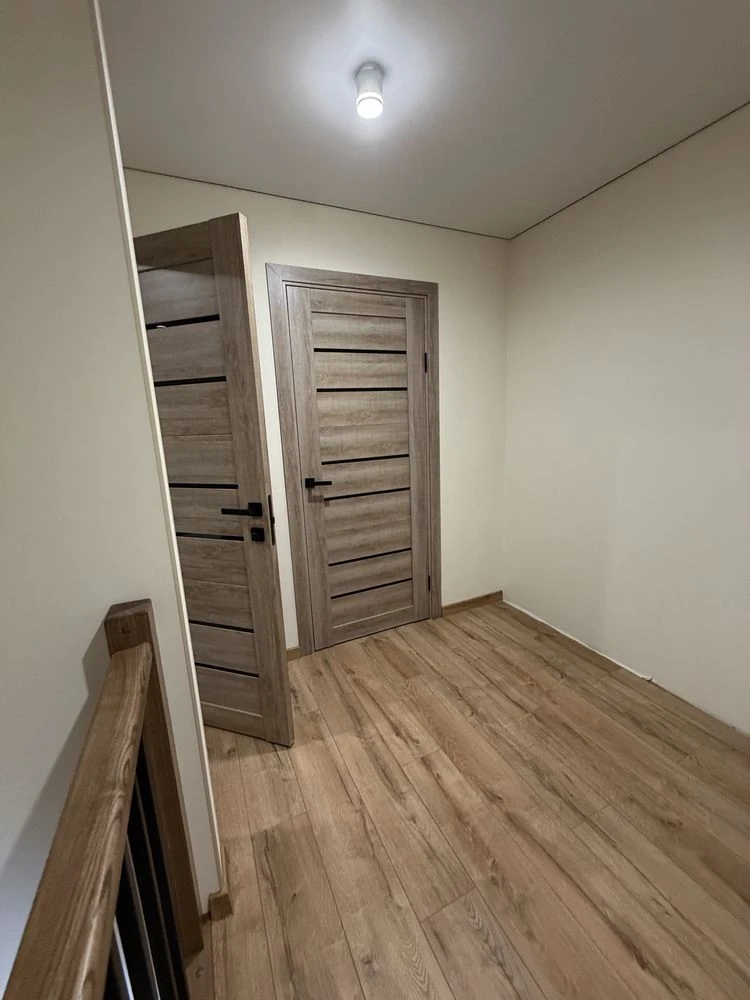 I am selling a townhouse with renovation, furniture and appliances in Vinnytsia