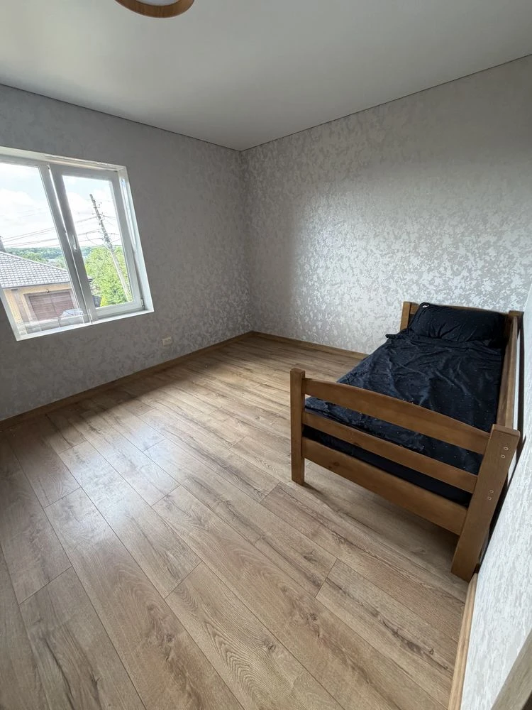 I am selling a townhouse with renovation, furniture and appliances in Vinnytsia