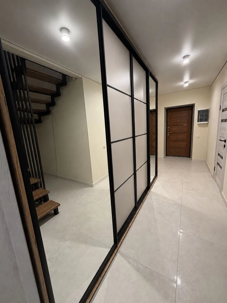 I am selling a townhouse with renovation, furniture and appliances in Vinnytsia