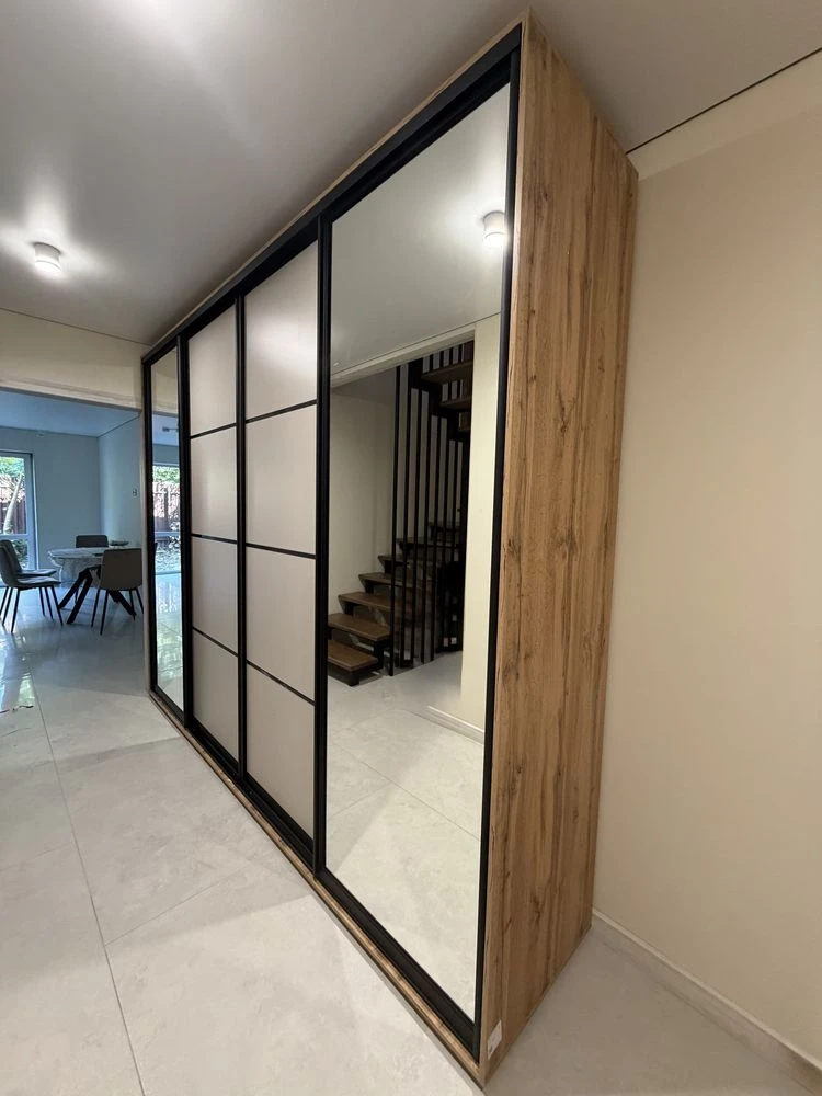 I am selling a townhouse with renovation, furniture and appliances in Vinnytsia