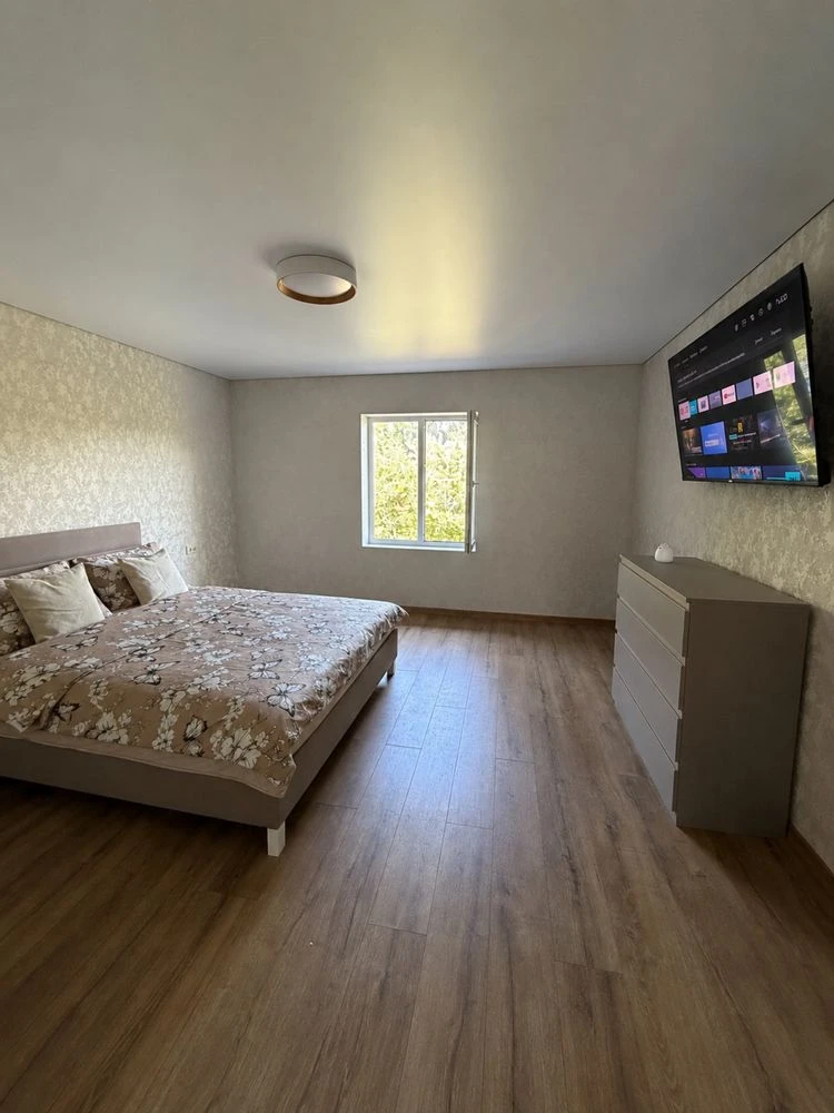 I am selling a townhouse with renovation, furniture and appliances in Vinnytsia