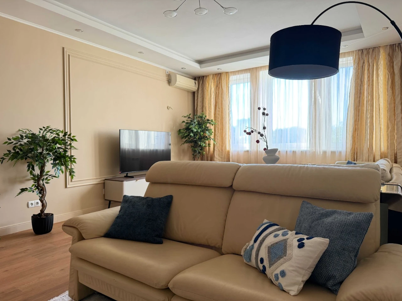 Здається простора, світла, затишна 3кімнатна квартира 100м2