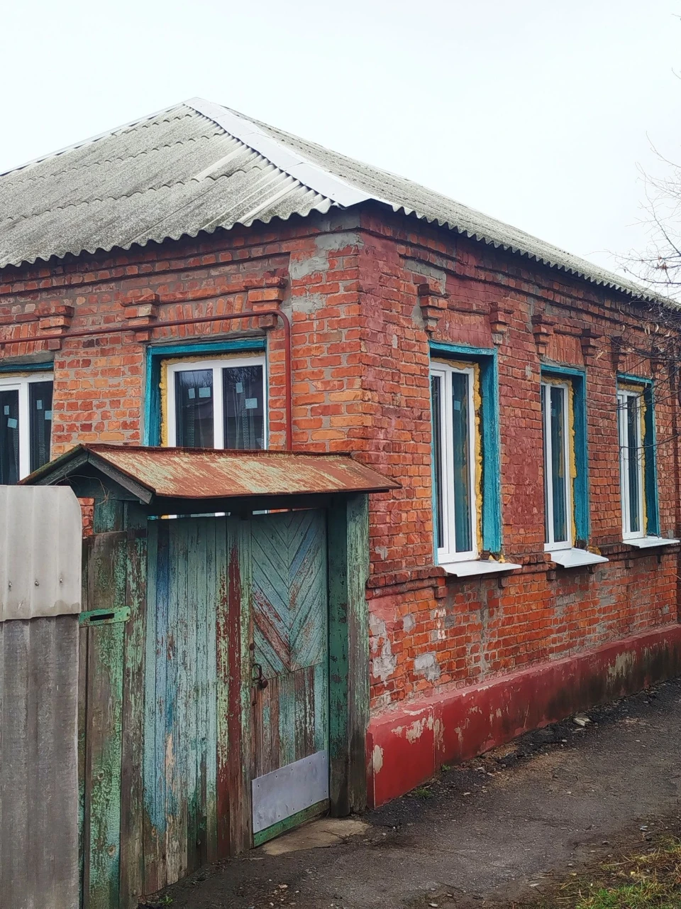 Продам 1/2 цегляного будинку на Сортуванні , 4 кімнати ,3 со
