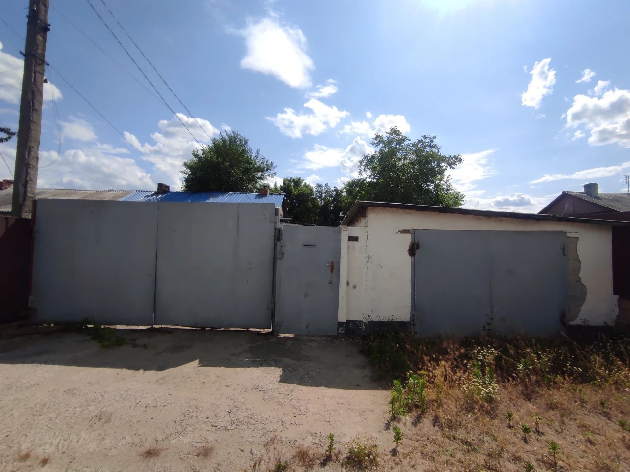 Продам  пол дома на Лев2