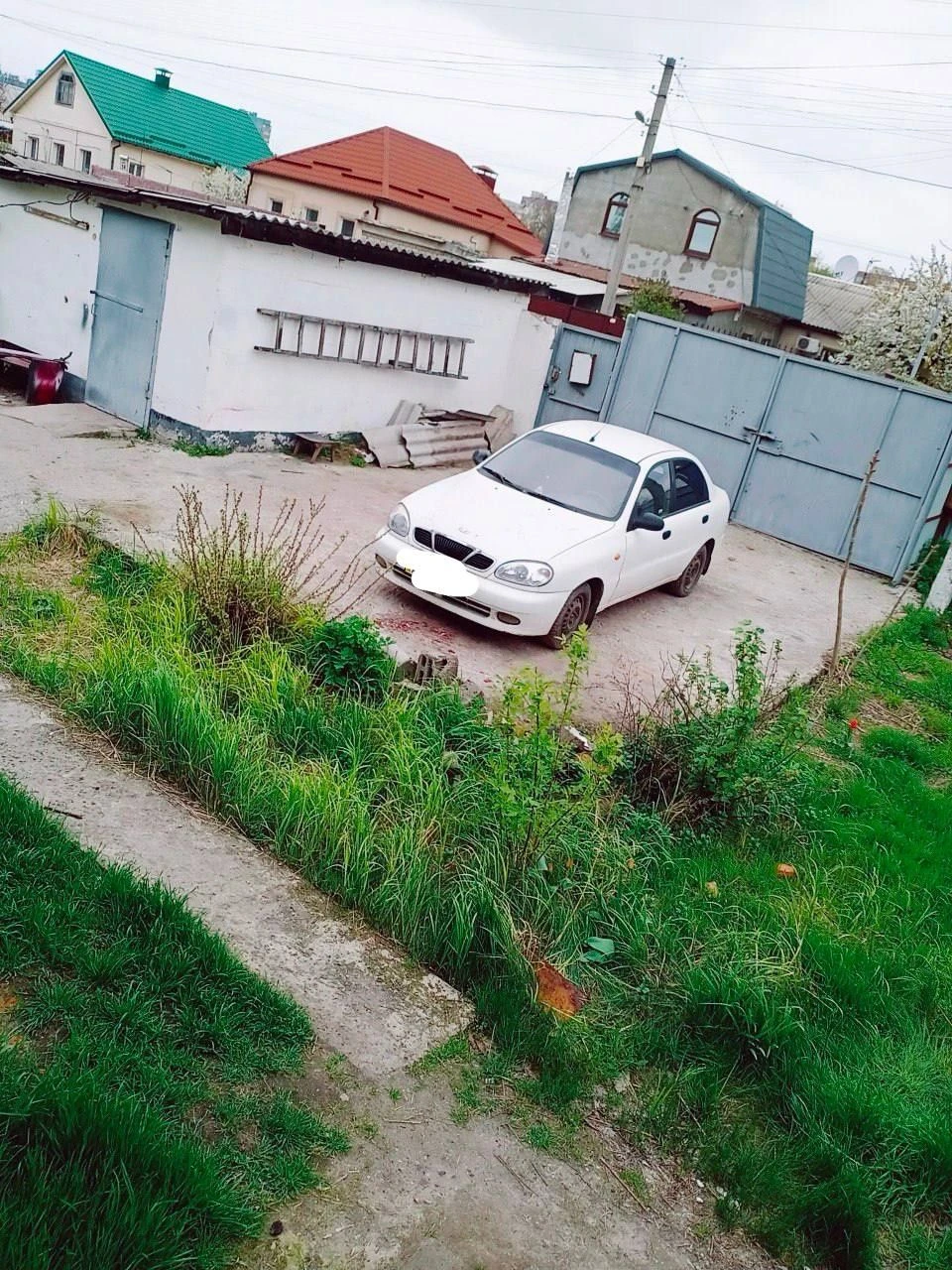 Продам  пол дома на Лев2