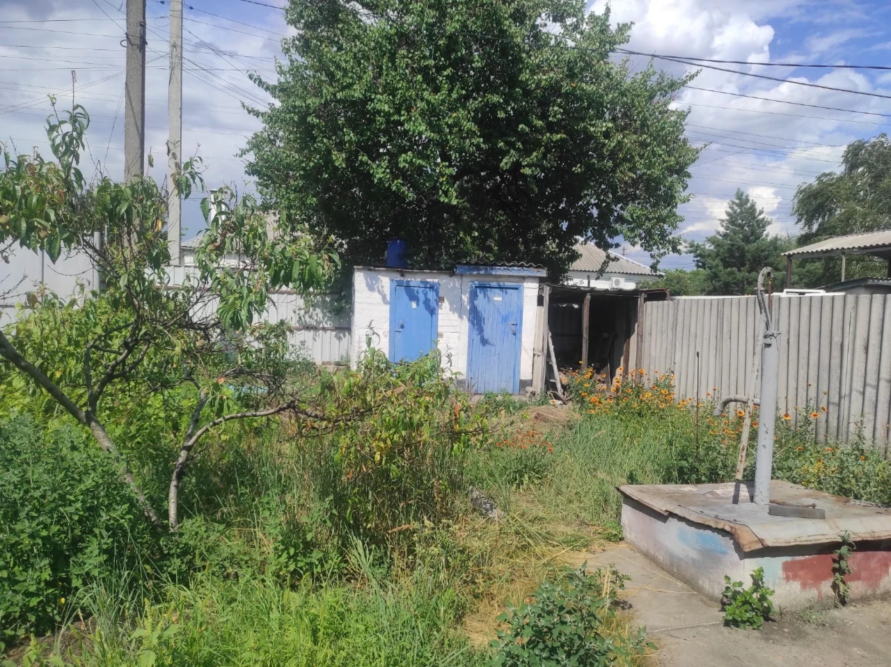 Продам  пол дома на Лев2