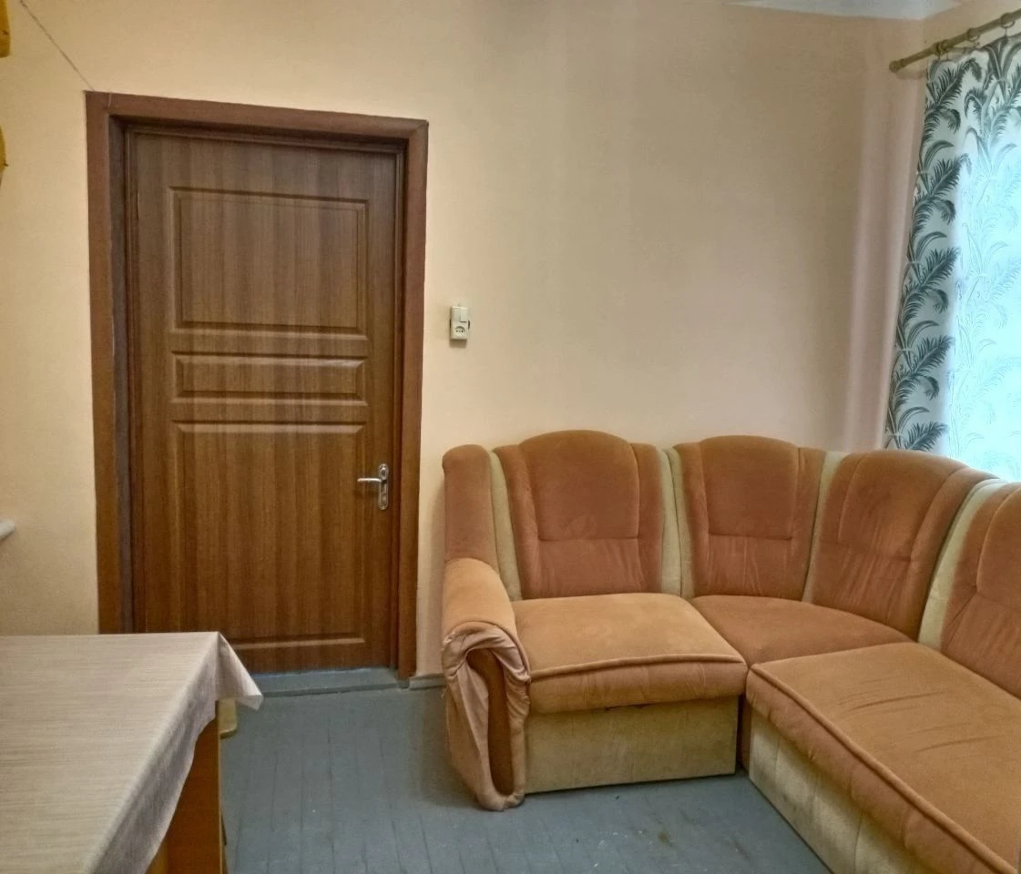 Продам  пол дома на Лев2