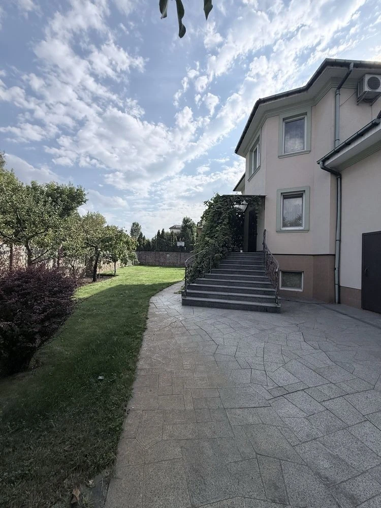 House within Kyiv, comfort, privacy and suburban atmosphere