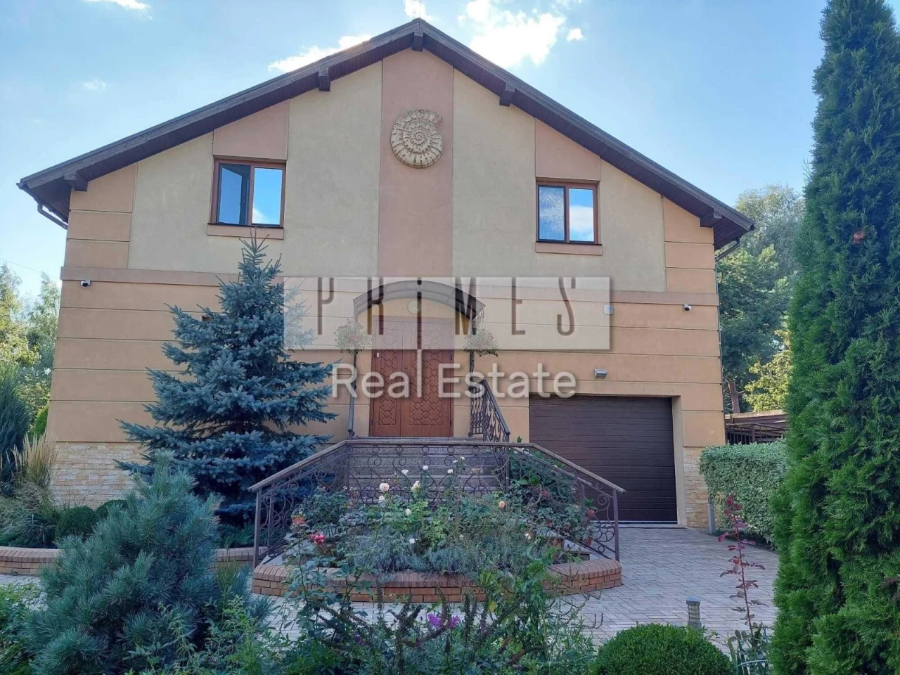 Rent a 3-story house, private beach, pier and berth,