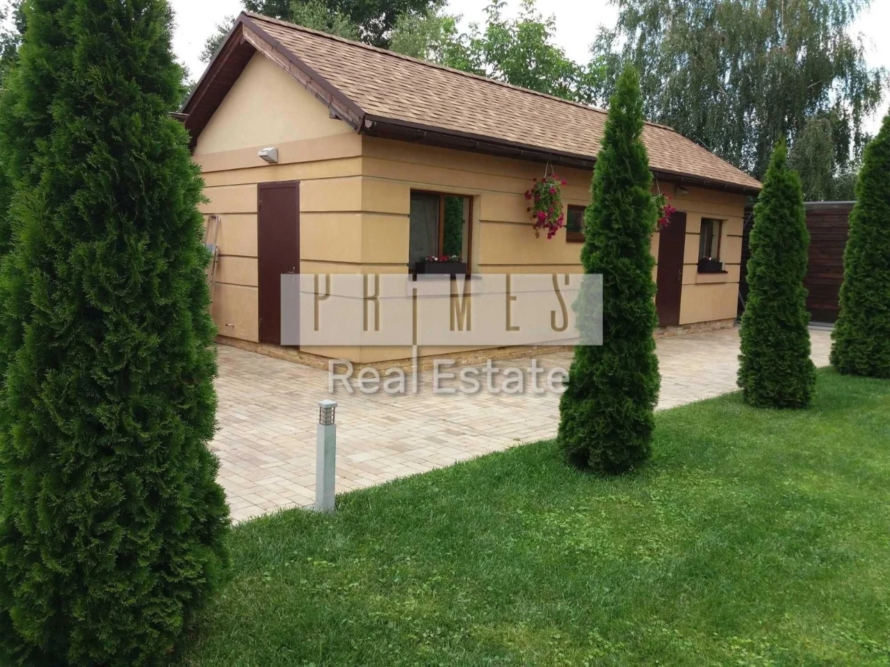 Rent a 3-story house, private beach, pier and berth,