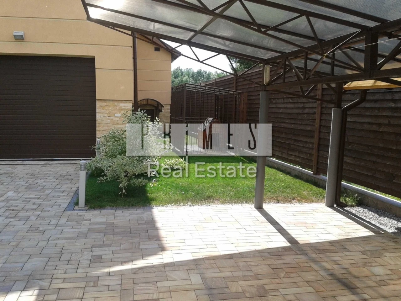 Rent a 3-story house, private beach, pier and berth,