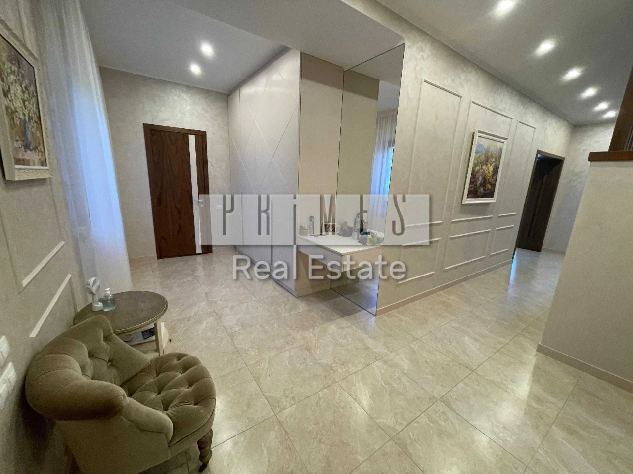 Rent a 3-story house, private beach, pier and berth,