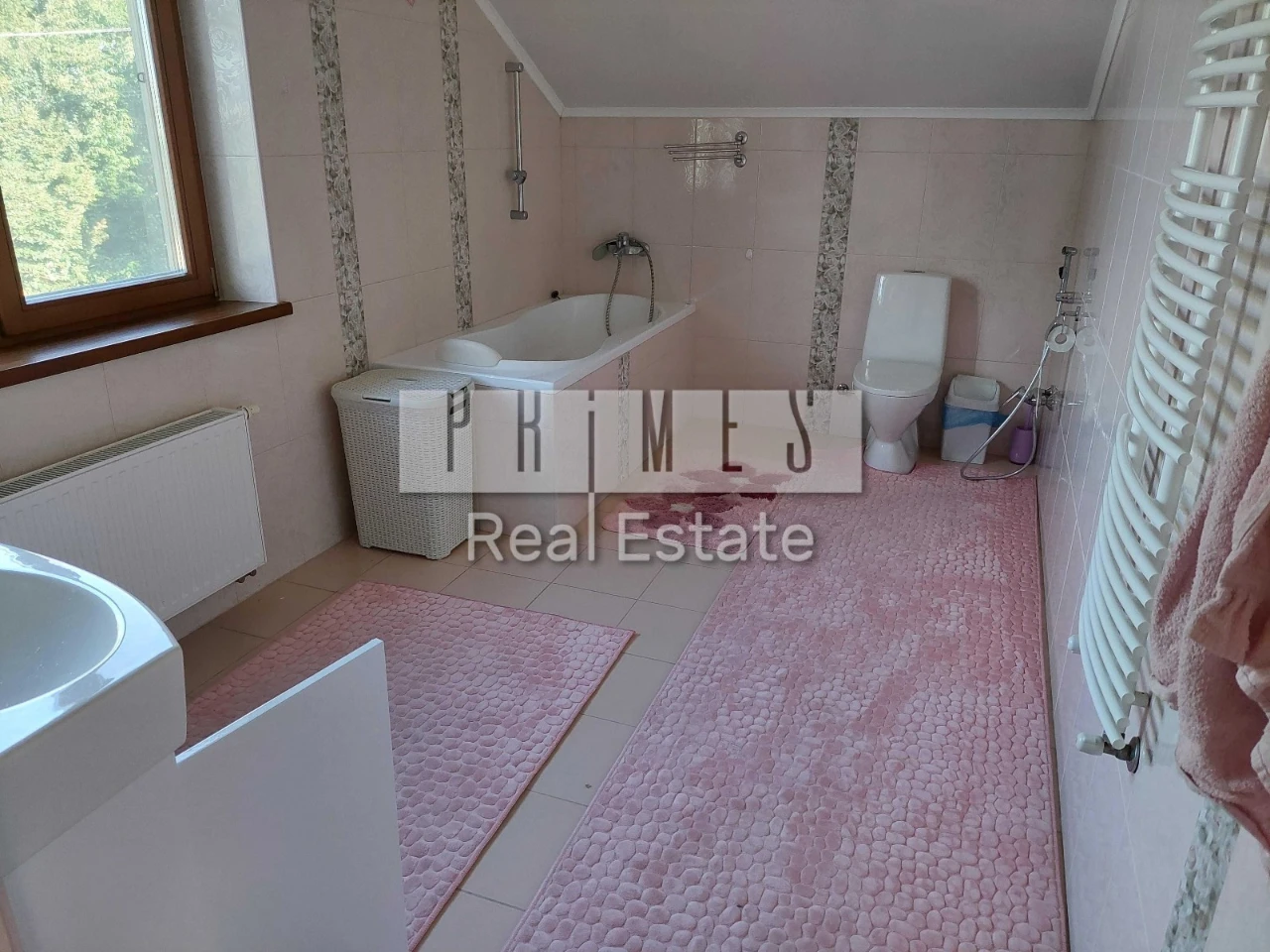 Rent a 3-story house, private beach, pier and berth,