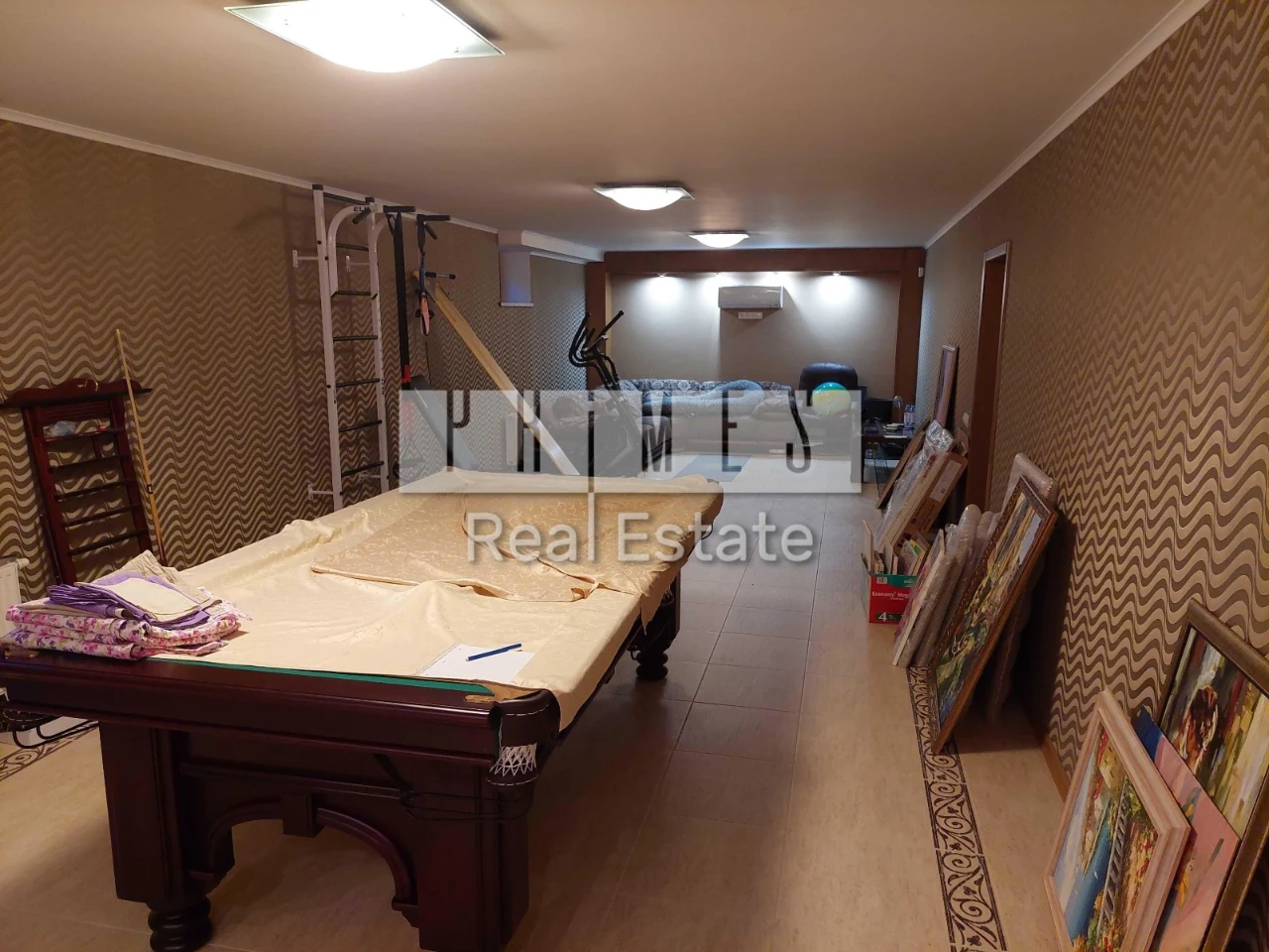 Rent a 3-story house, private beach, pier and berth,