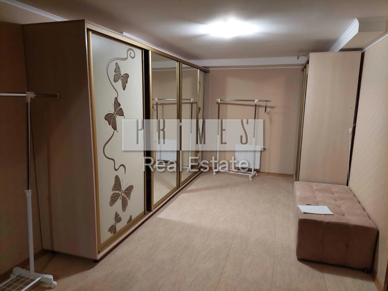 Rent a 3-story house, private beach, pier and berth,