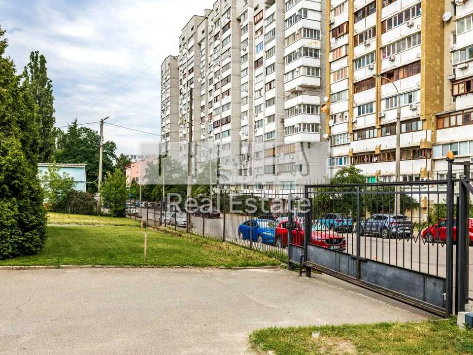 Ділянка. Київ, Стадіонний пров.
