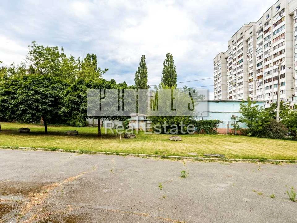 Ділянка. Київ, Стадіонний пров.