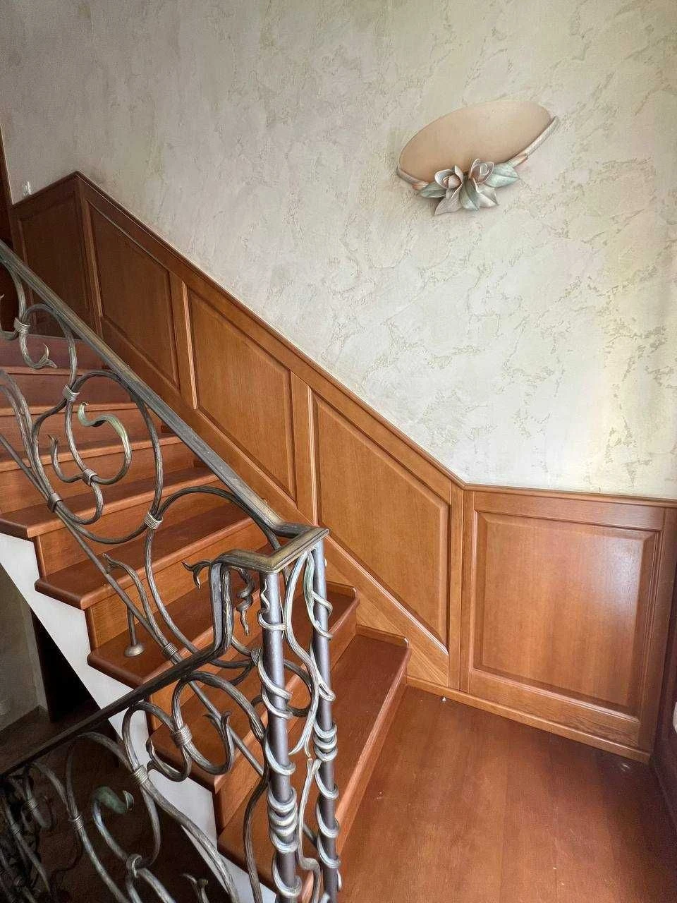 Продам будинок на 10 сотках з підвалом
