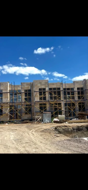 Travertine townhouse on Svitanka Street in installments.