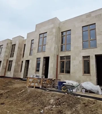 Travertine townhouse on Svitanka Street in installments.