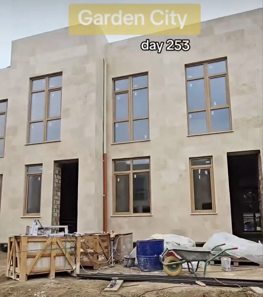 Travertine townhouse on Svitanka Street in installments.