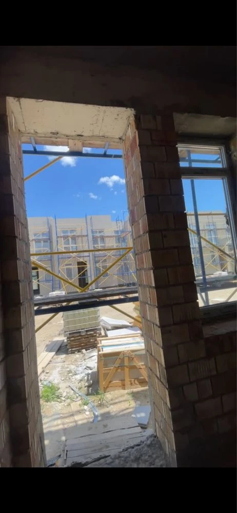 Travertine townhouse on Svitanka Street in installments.