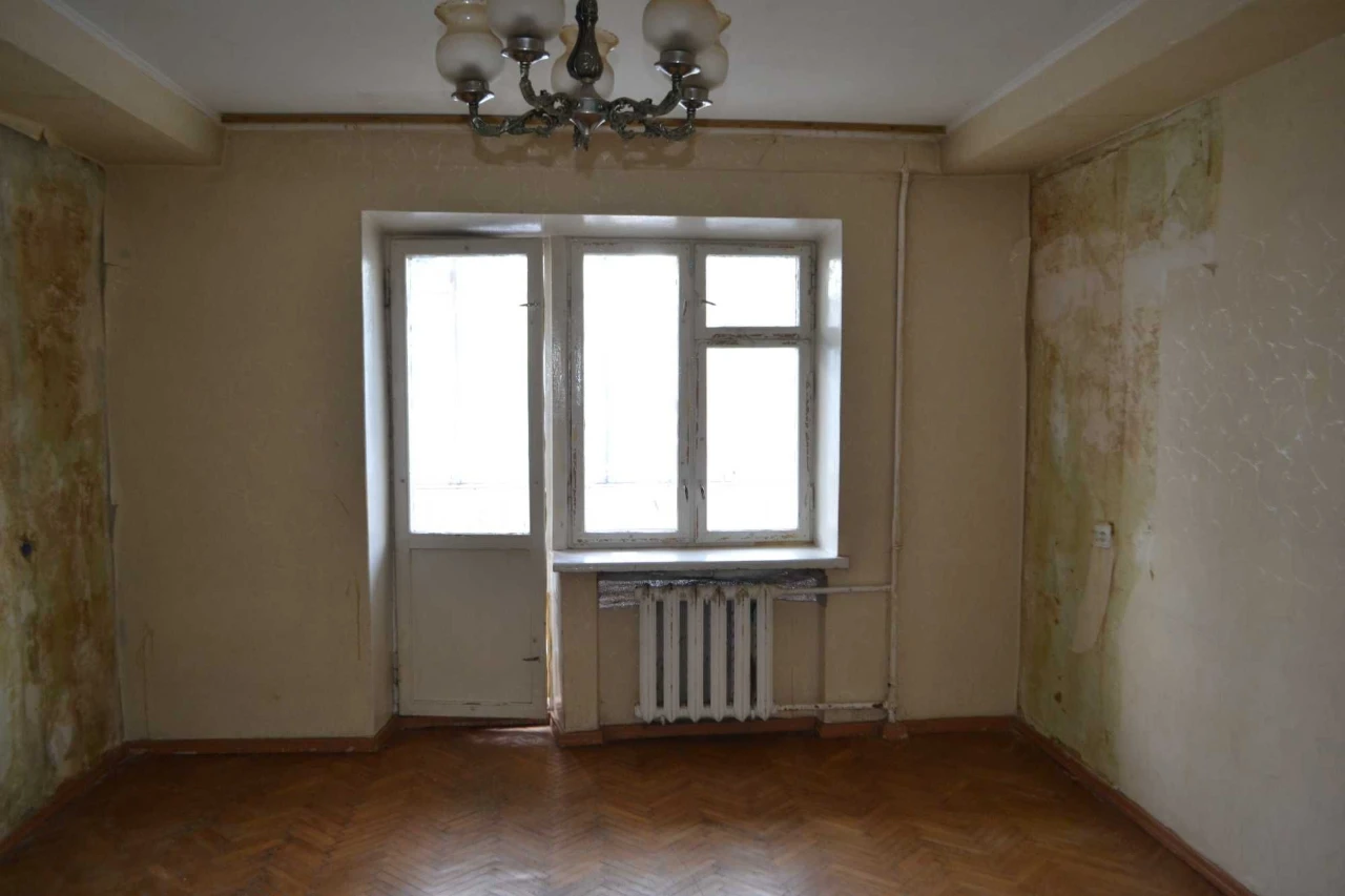 Selling 3-room apartment on Degtyarivska 58, near metro