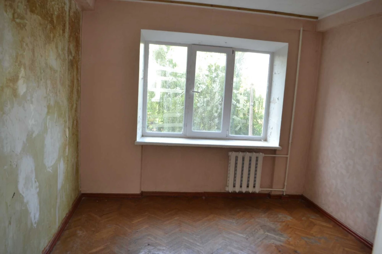 Selling 3-room apartment on Degtyarivska 58, near metro