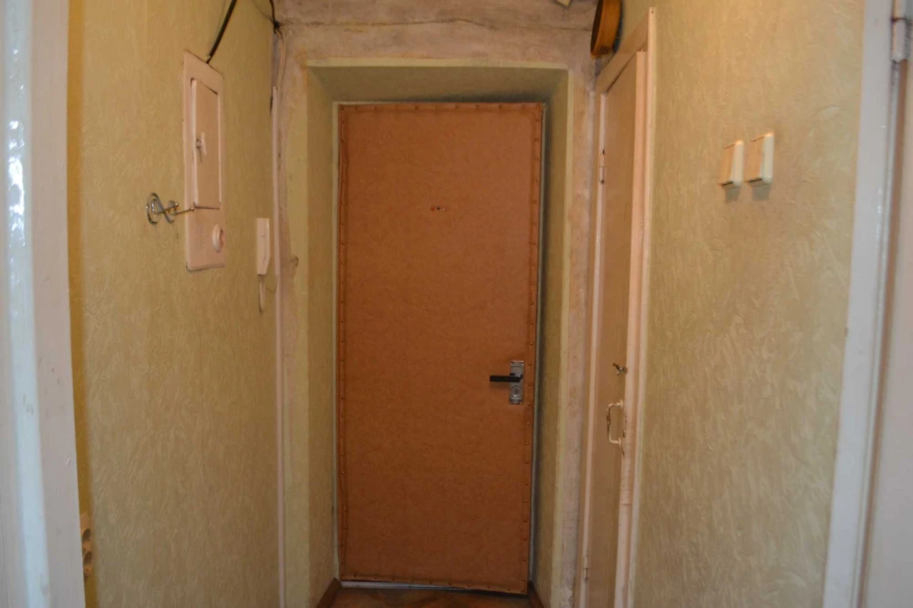 Selling 3-room apartment on Degtyarivska 58, near metro