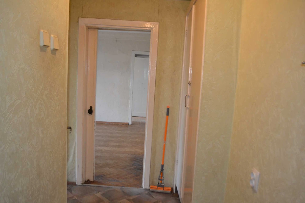 Selling 3-room apartment on Degtyarivska 58, near metro