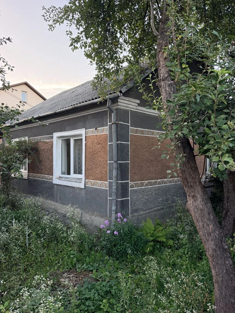Продаж будинку під ремонт 100м2 та прибудови з ремонтом 64м2