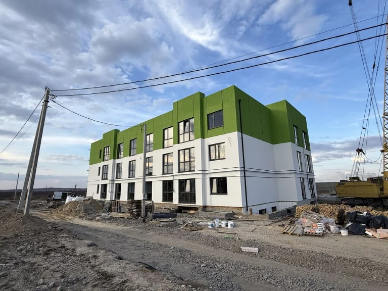 Apartment 1 room, Євідновлення 40