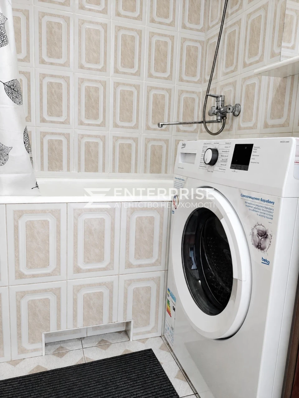Продажа 1-комнатной квартиры после ремонта, кирпичной, рядом с метро «Черниговская»,