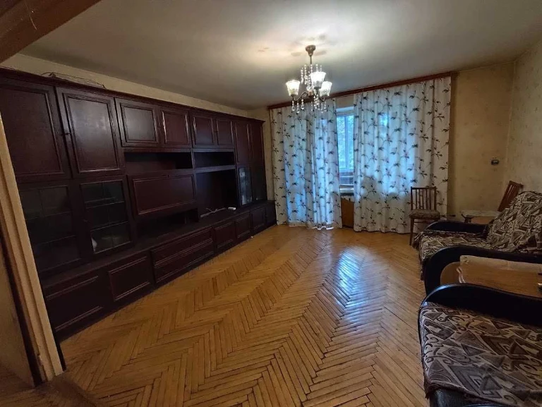 проспект Глушкова , 30 - 3-кімнатна