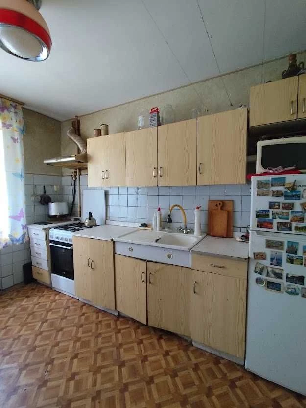проспект Глушкова , 30 - 3-кімнатна