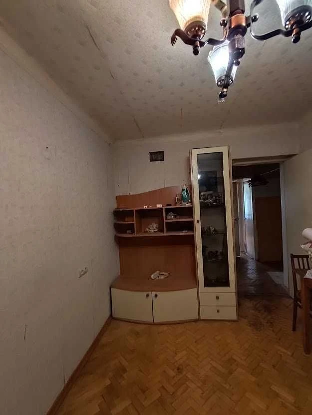 проспект Глушкова , 30 - 3-кімнатна
