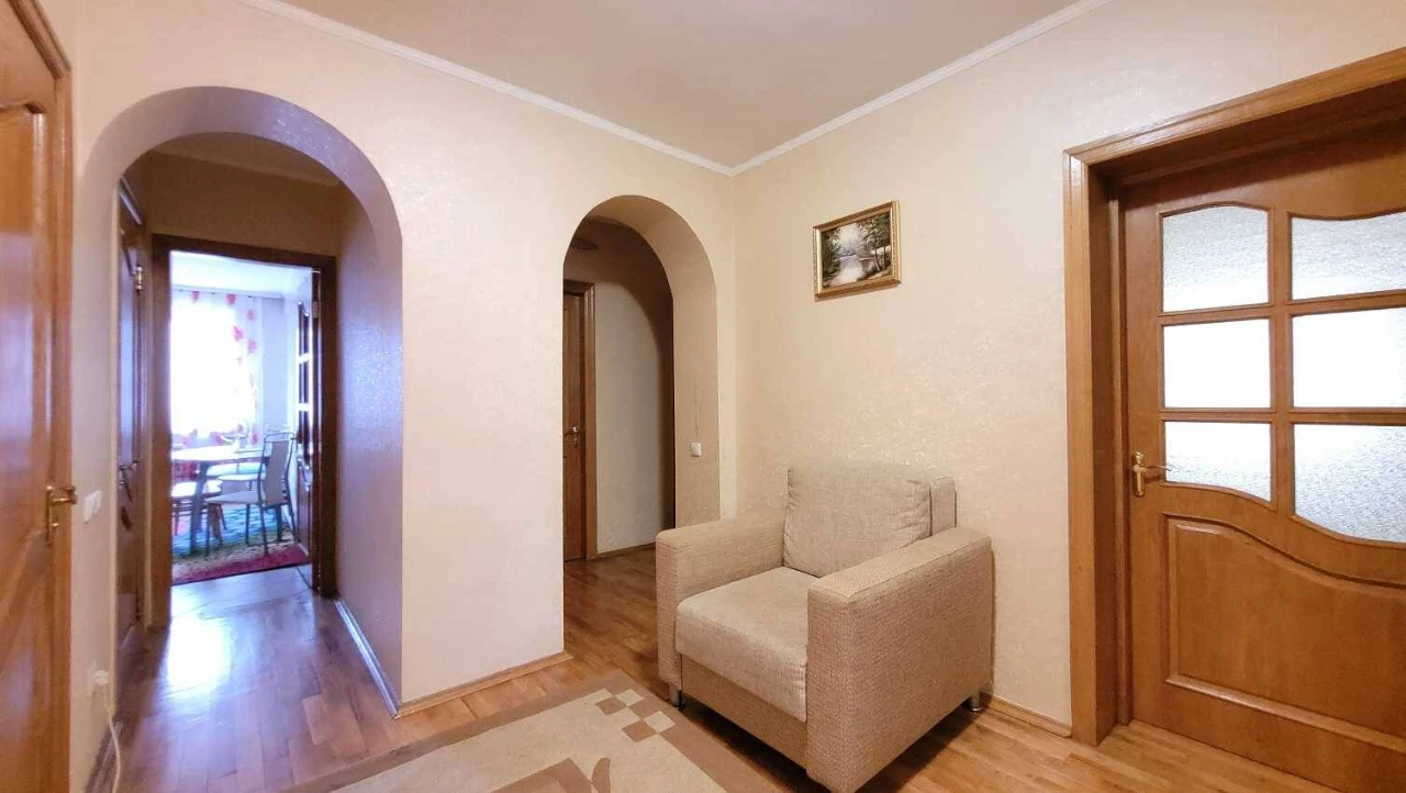 Продам 3-к квартиру Київ, Дарницький, Анни Ахматової вул, 3