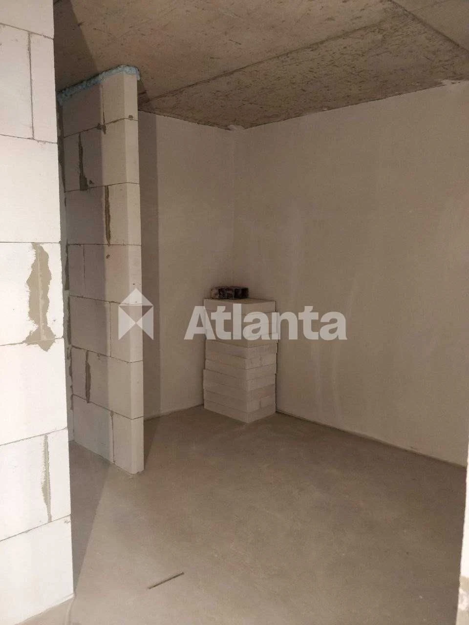 For Sale! Euro-two-room apartment on a low floor in a residential complex