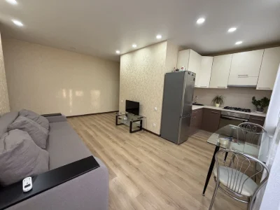 Real. Selling 3-room apartment. Botanichkyi Sad.
