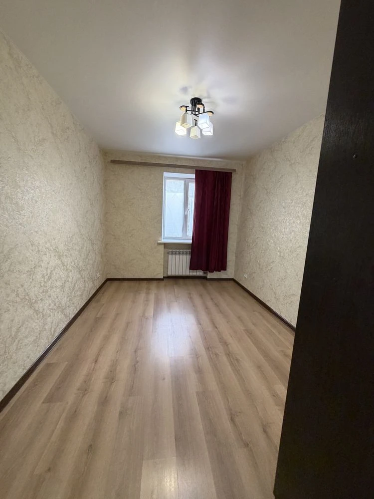 Real. Selling 3-room apartment. Botanichkyi Sad.