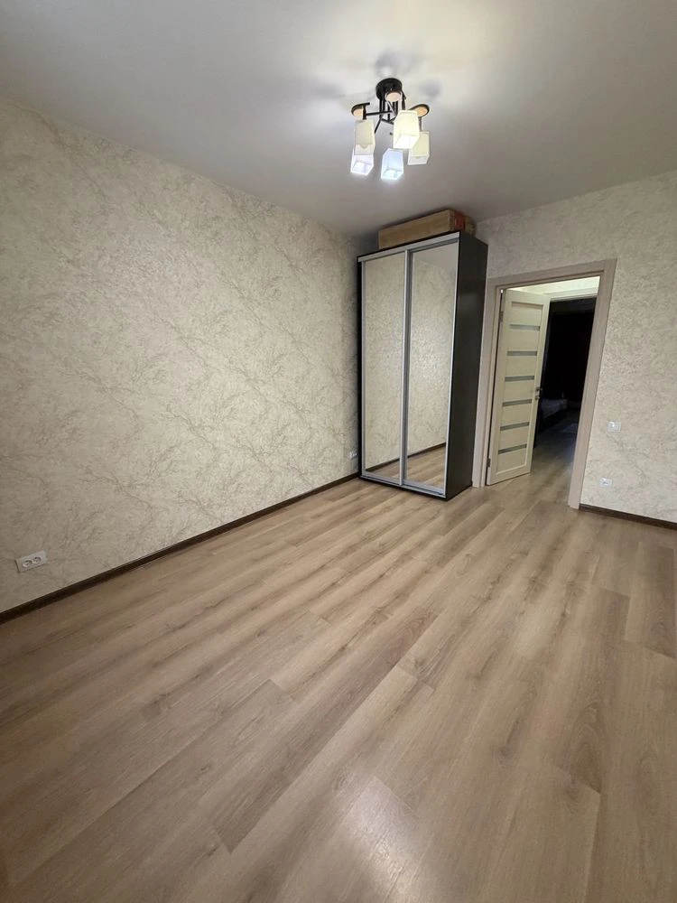 Real. Selling 3-room apartment. Botanichkyi Sad.