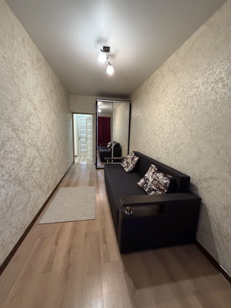 Real. Selling 3-room apartment. Botanichkyi Sad.