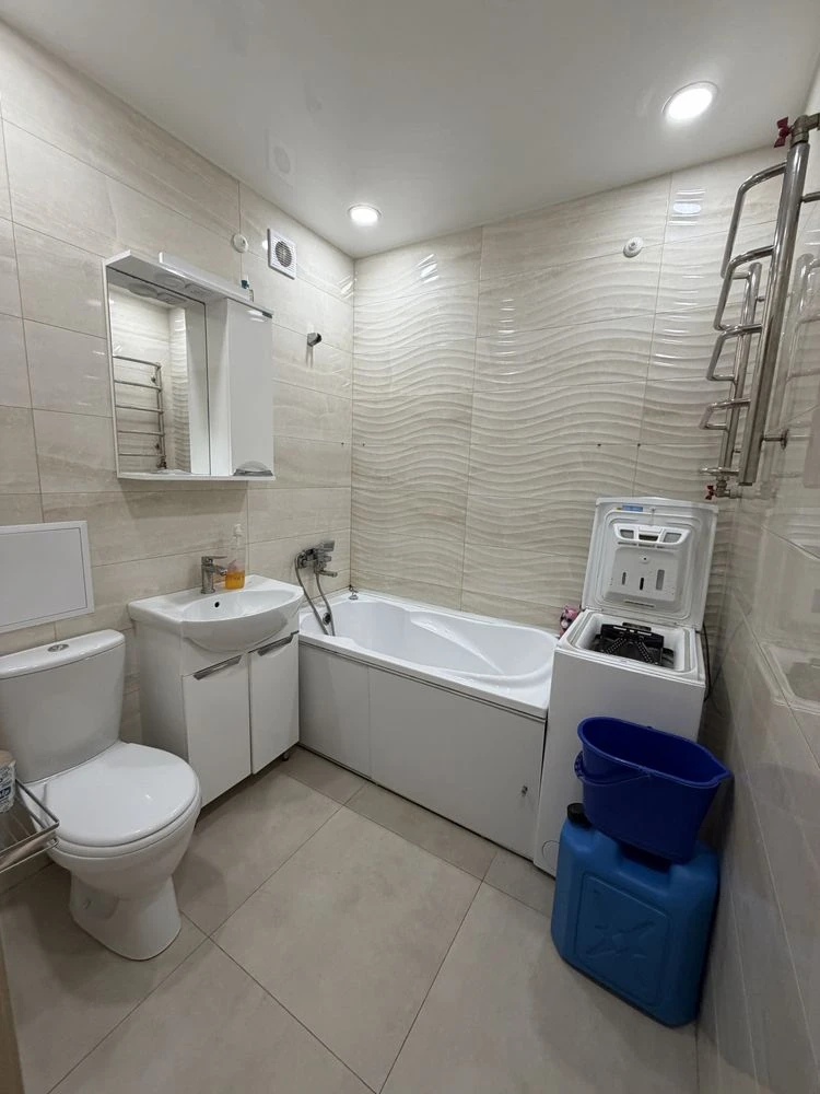 Real. Selling 3-room apartment. Botanichkyi Sad.