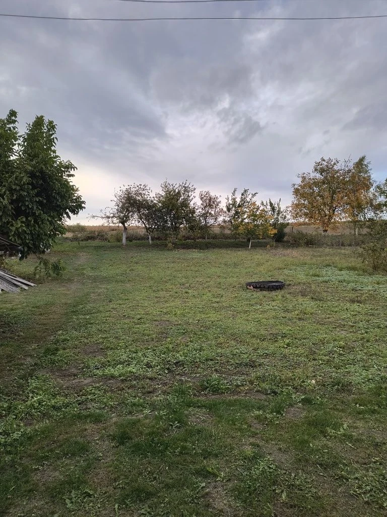 Будинок поряд траси Київ - Рівне